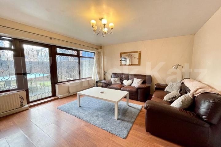 Mid-Century house prime SE1 location  Rothsay Street , London Bridge